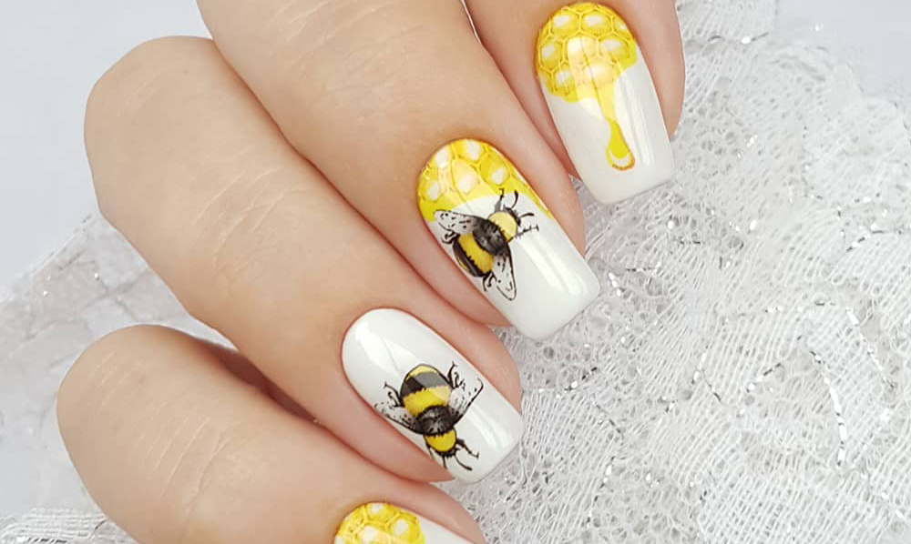 Summer manicure with bees