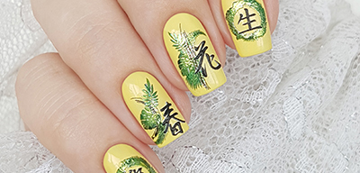 manicure with hieroglyphs
