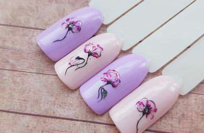Manicure with pink flowers