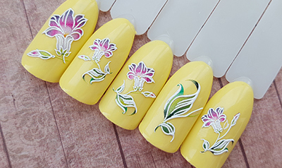 Manicure with volume flowers
