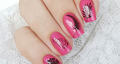 Manicure with graphic tropic leaves