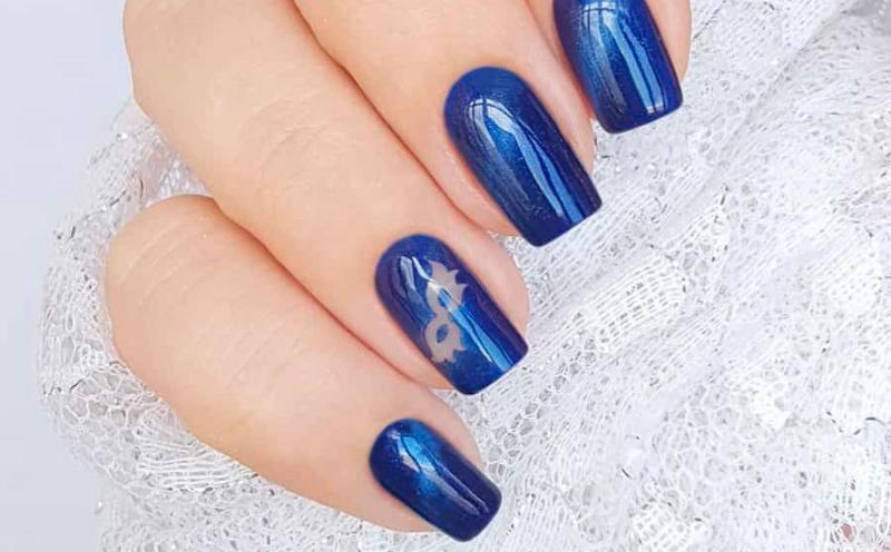 Manicure with nail stencils DEEP DESIGN 