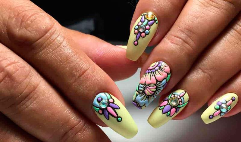 Sweet bloom manicure
