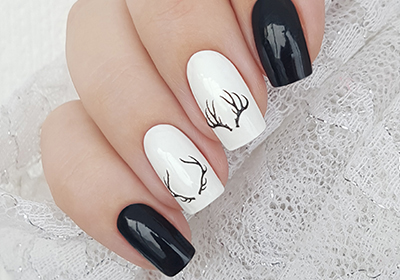 Manicure with deer horns