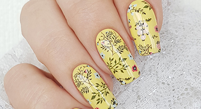 Manicure with floral pattern