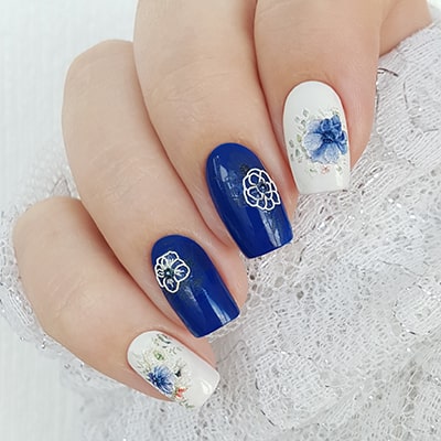 Contrast manicure with 3d flowers