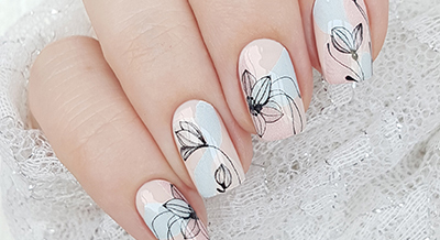 Manicure with flowers